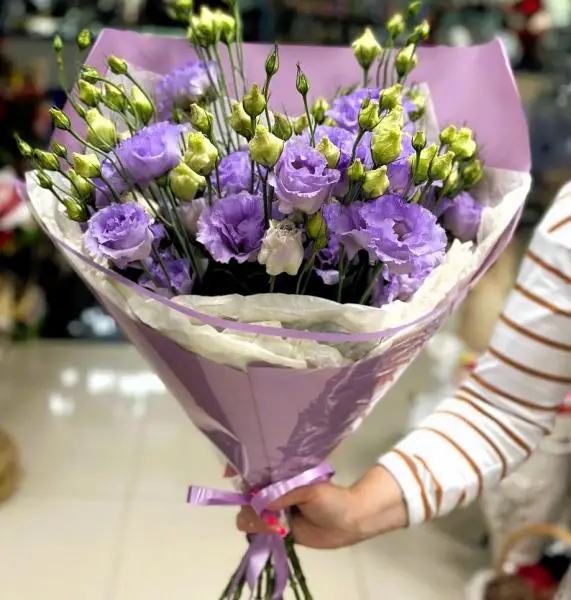 Букет из сиреневых эустом