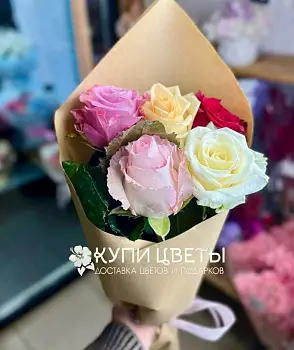 Букет из 5 разноцветных роз Калейдоскоп